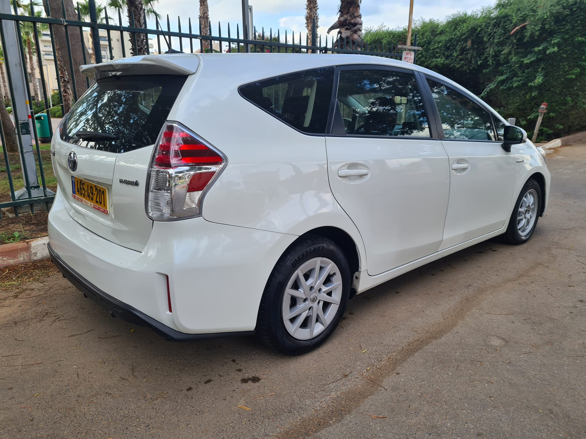 טויוטה פריוס פלוס