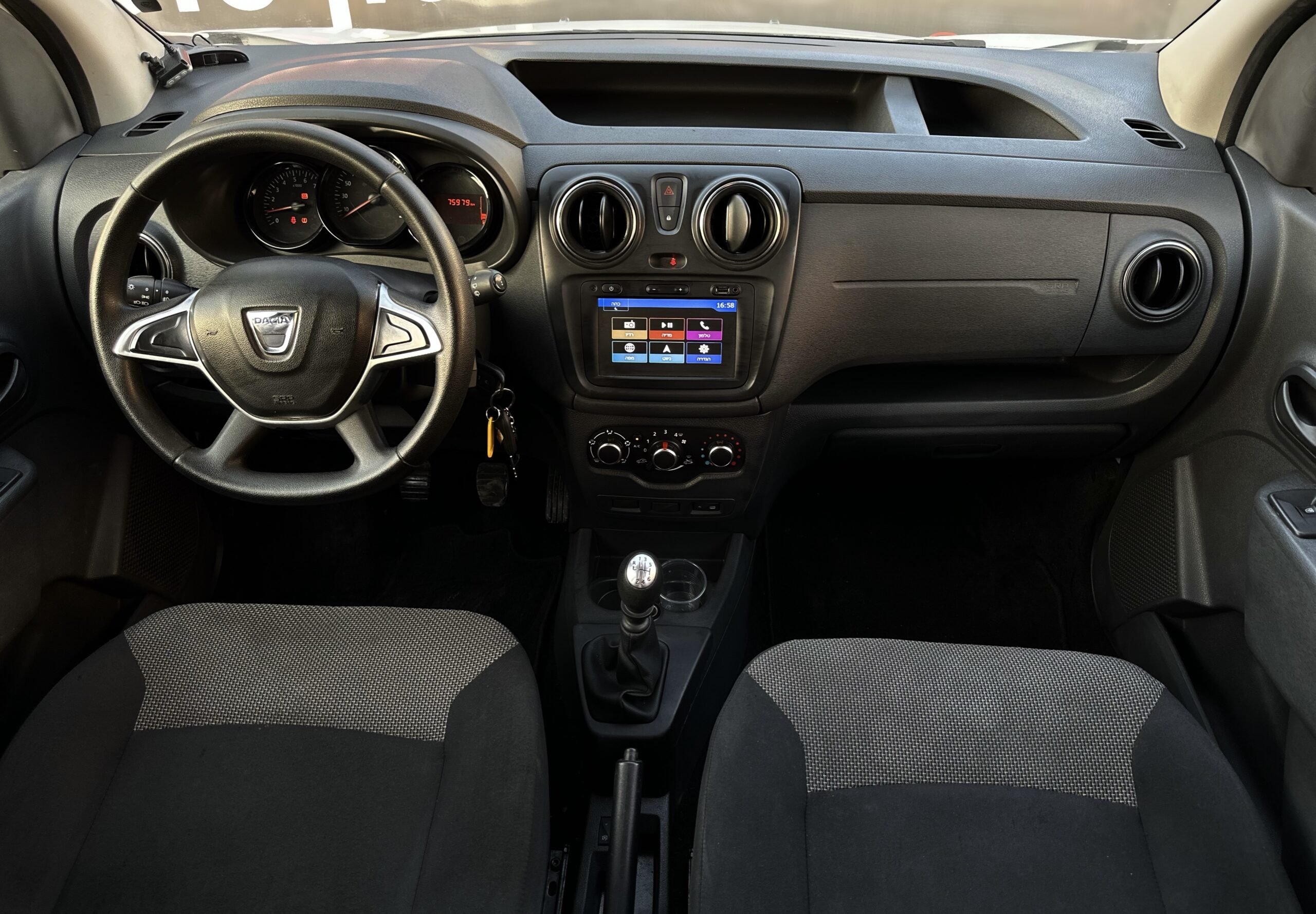 דאצ’יה DOKKER