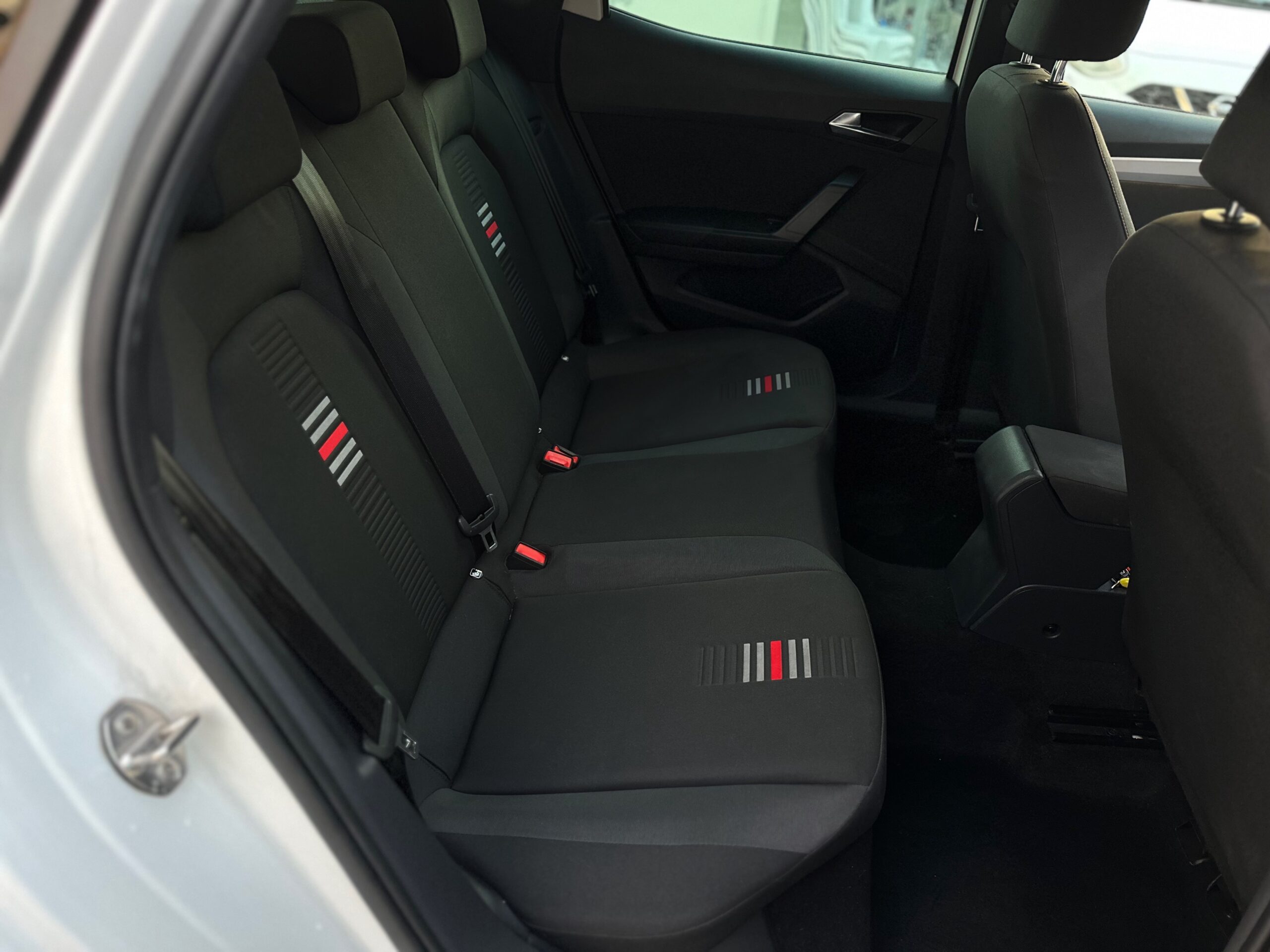 סיאט ארונה FR